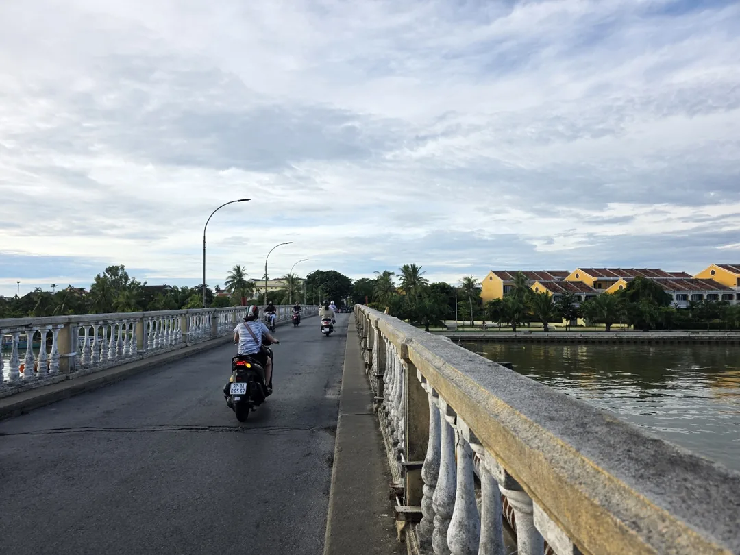 🇻🇳 Bình minh ở Hội An! Tôi... đôi khi rơi nước mắt...