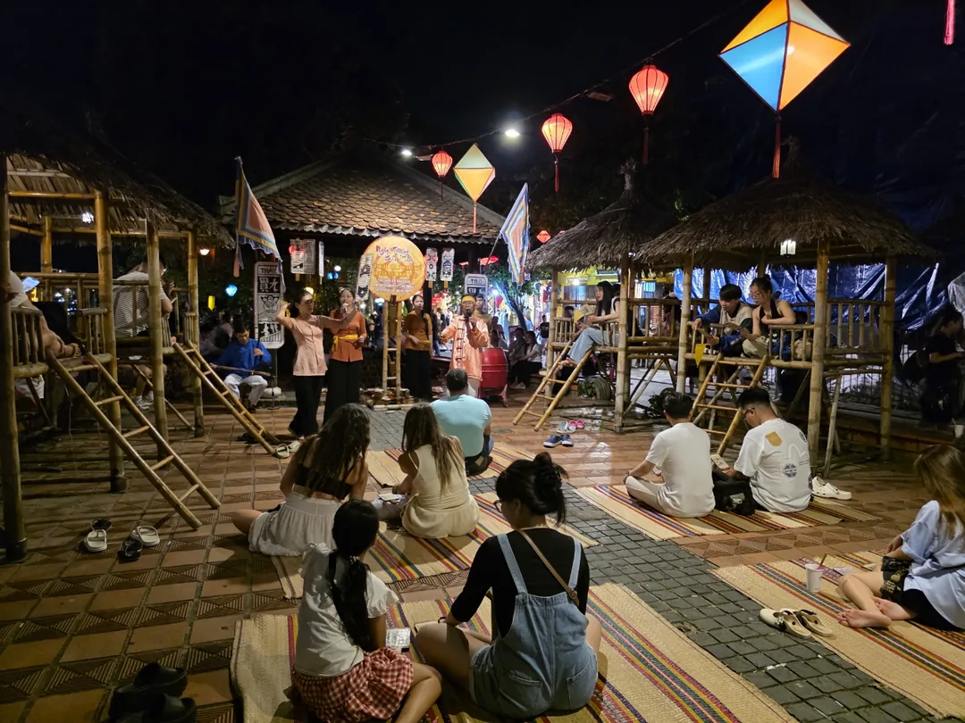 🇻🇳 Buổi biểu diễn dân gian tôi đã gặp ở Hội An
