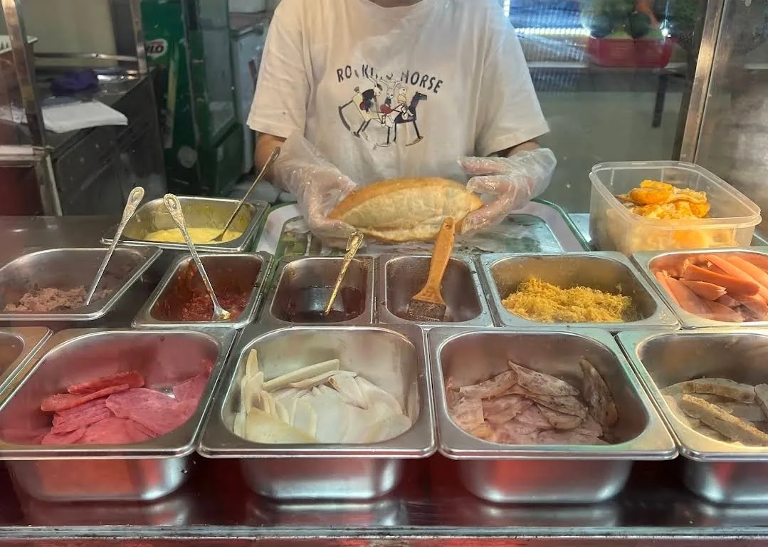 📍(Thông tin) Còn có cả quán bánh mì mở cửa 24 giờ nữa đấy!!