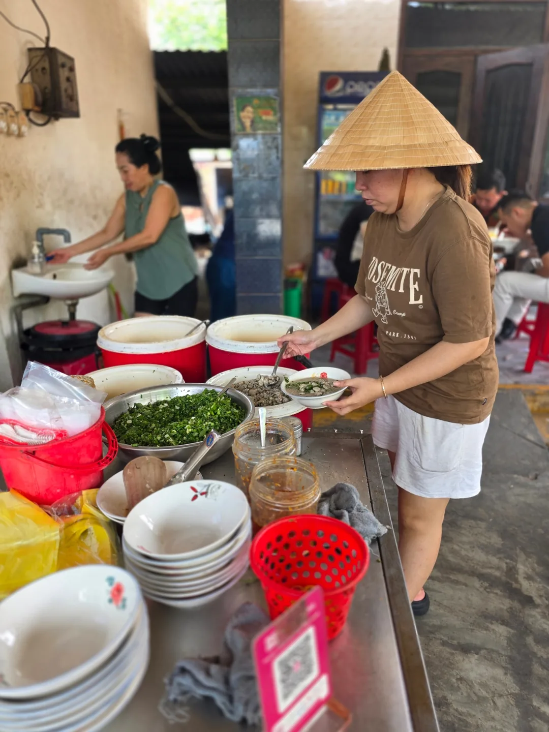 🇻🇳 Lại ghé quán cháo nghêu nổi tiếng, Cháo nghêu, xương cô Gió