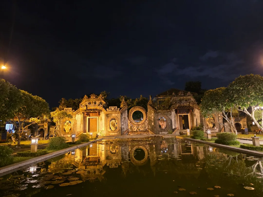 🇻🇳Cổng chùa Bà Mụ (Ba Mu Temple Gate) ở Hội An, cảnh đêm tuyệt đẹp