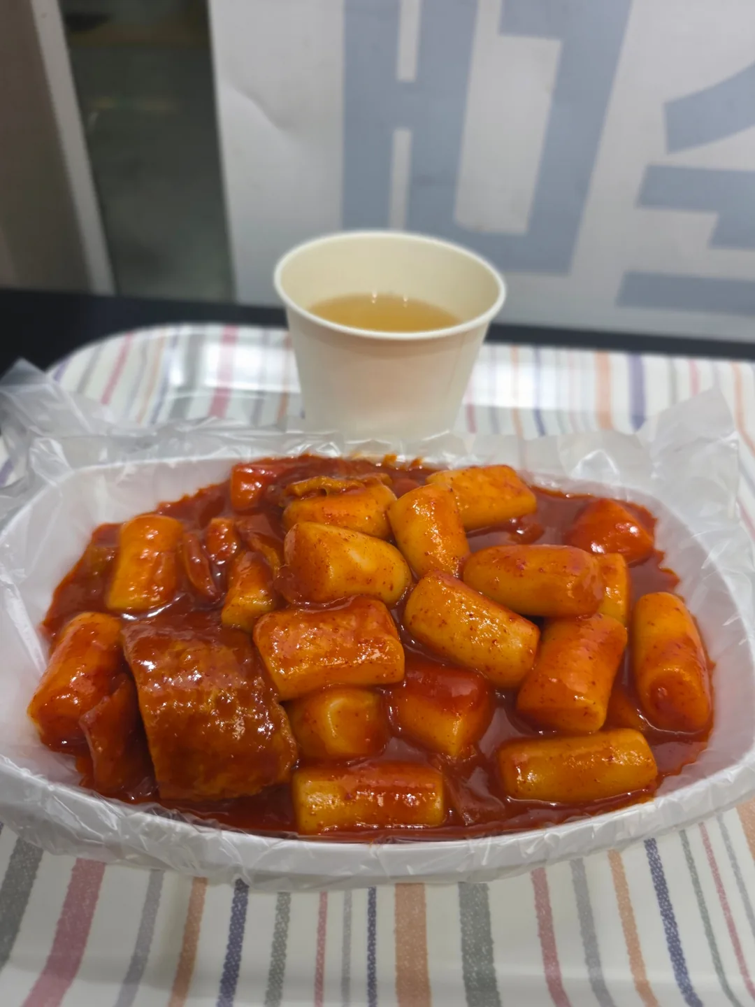 Tteokbokki (bánh gạo cay Hàn Quốc)