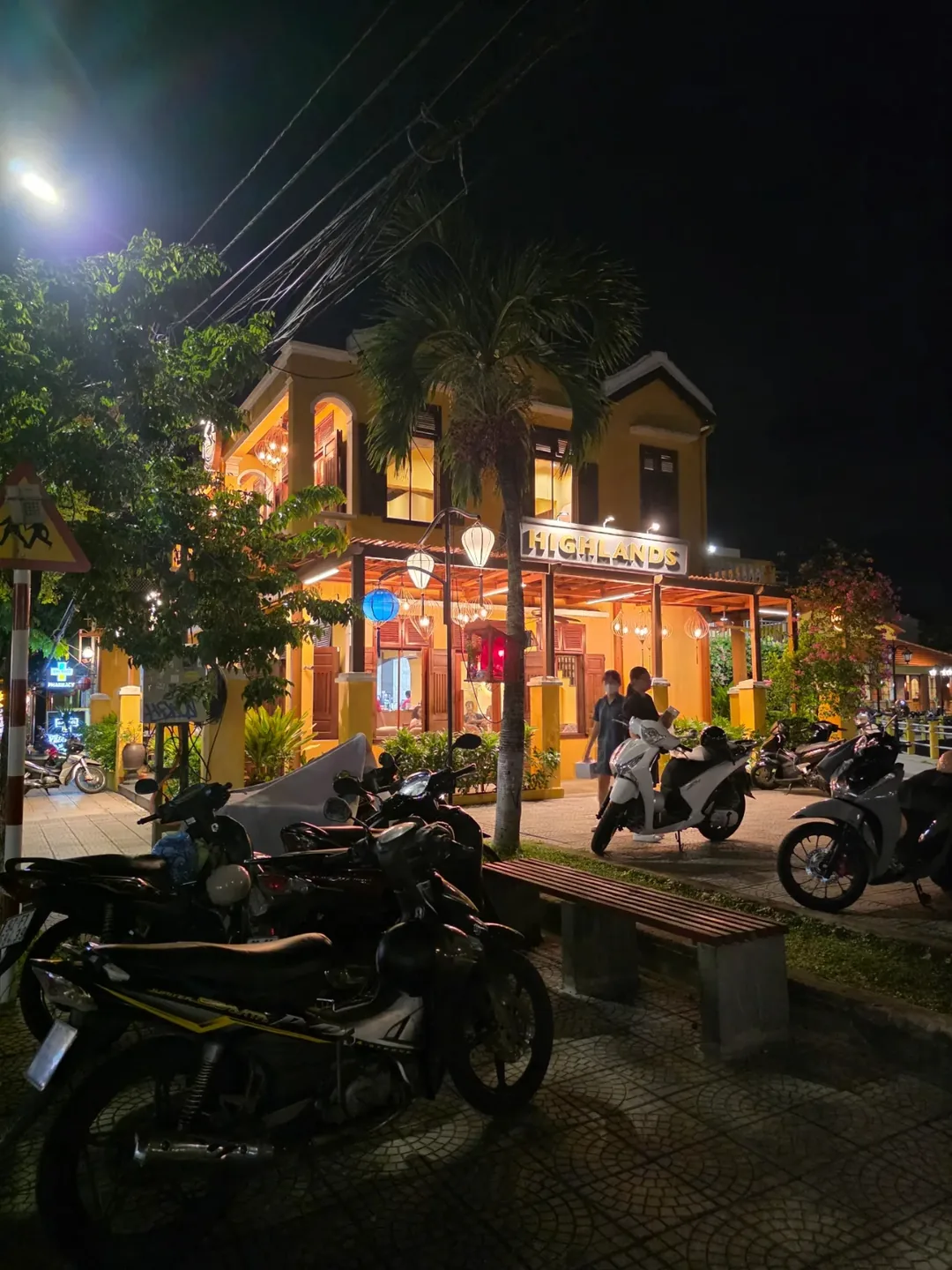 🇻🇳 Highlands Coffee Hội An, Highlands Coffee Phan Chu Trinh Hội An