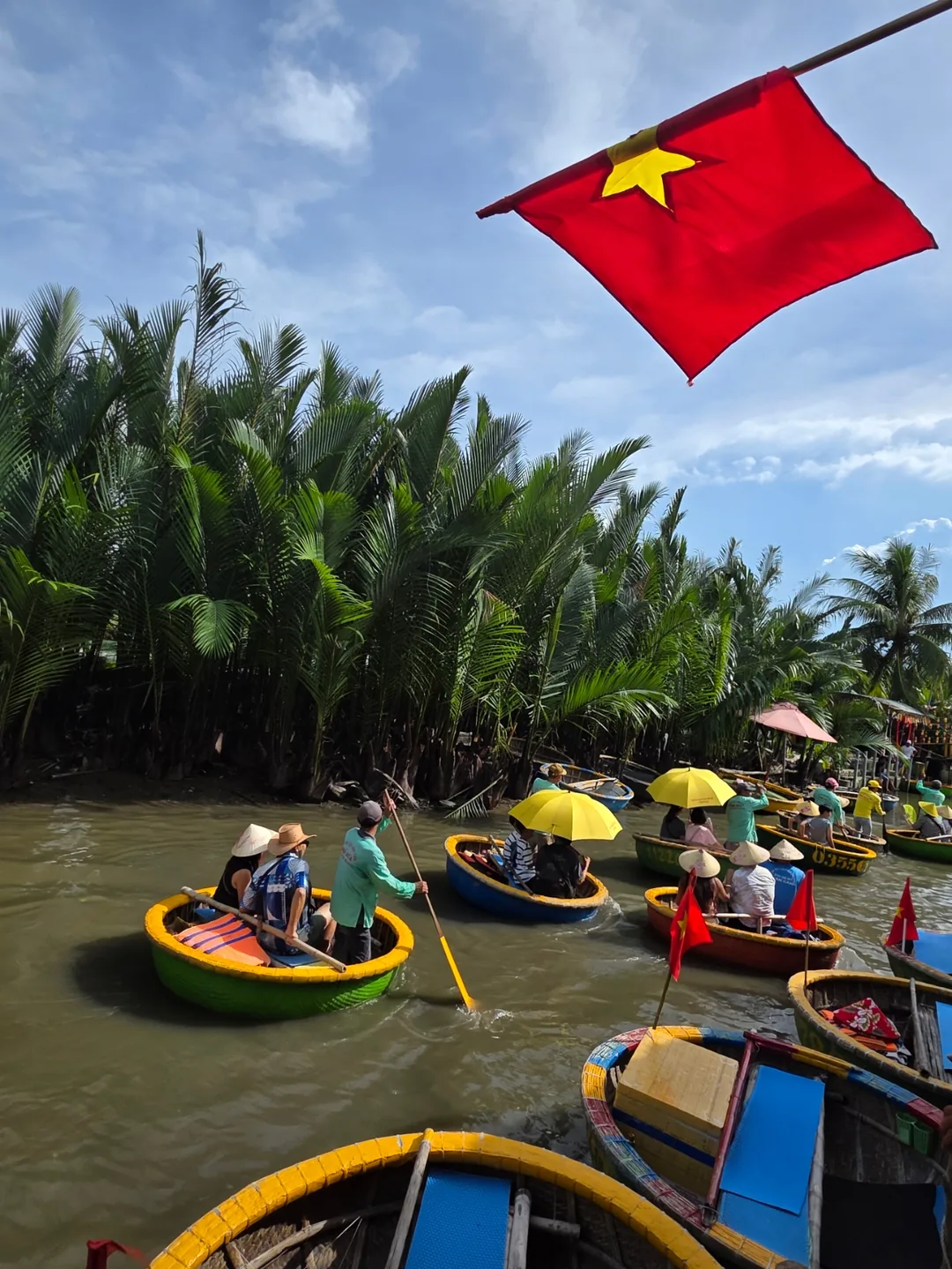 🇻🇳Ai đã từng một mình chèo thuyền thúng dừa chưa? Là tôi đây~!!🤣