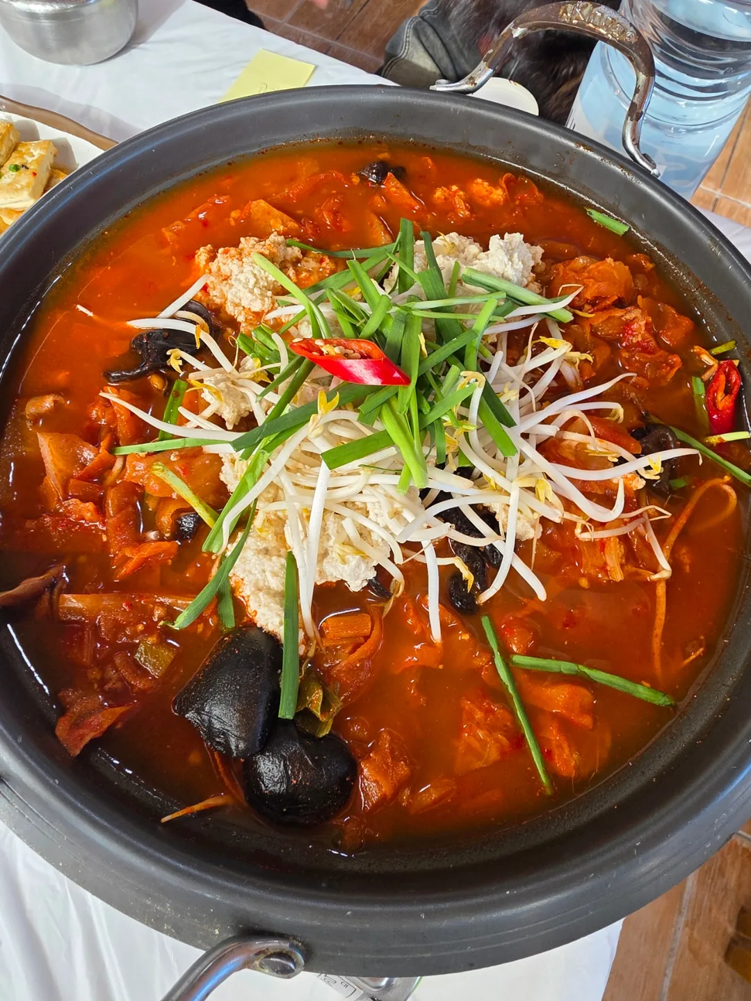 🇰🇷 Ngôi nhà mái ngói lớn ở Gangneung~ Lẩu đậu hũ Sundubu~