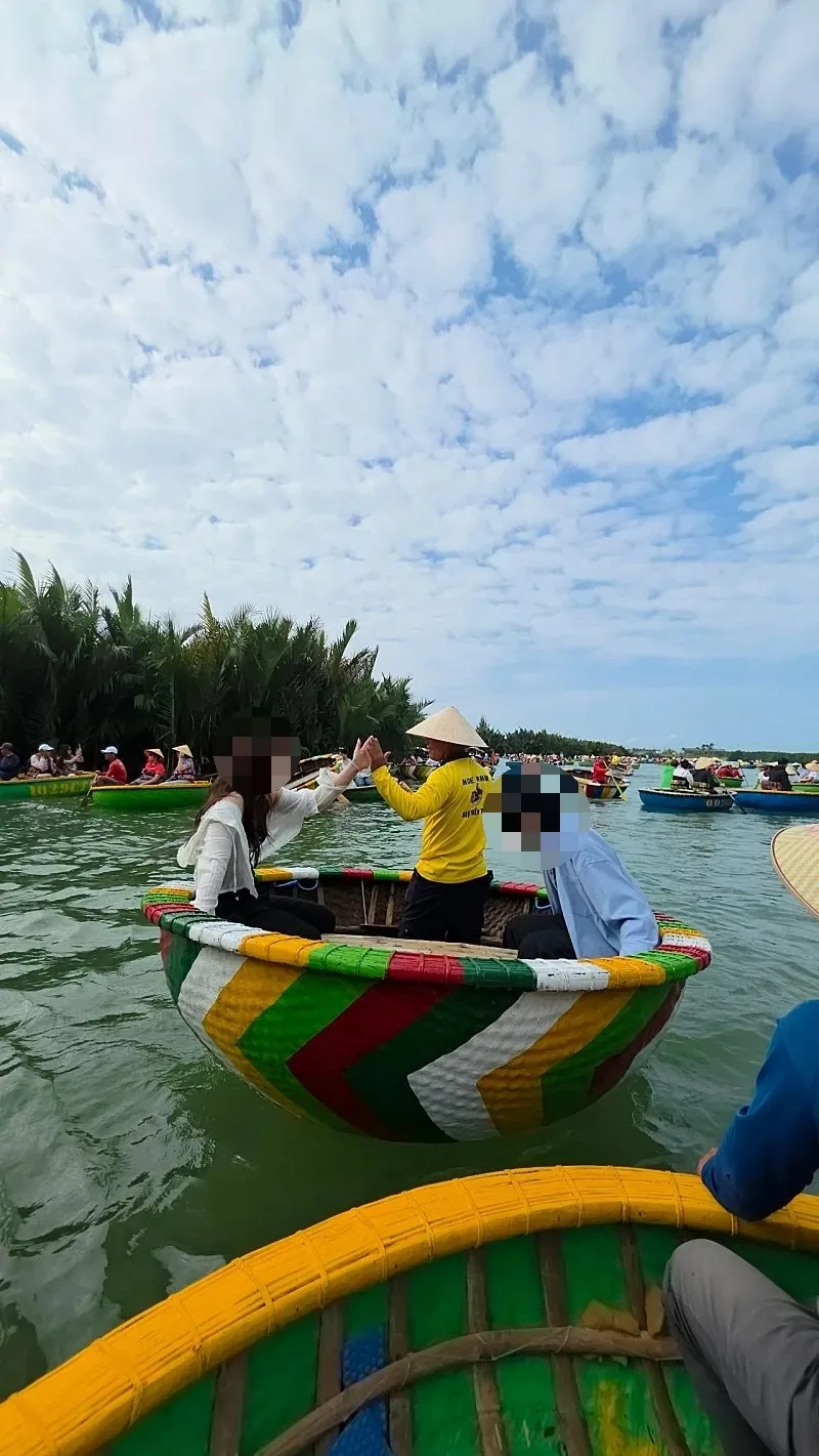🇻🇳 Chuyến du lịch Đà Nẵng của ba mẹ con_Tour Sinh Thái Đặc Biệt Hội An_Những cô nàng cúi gằm mặt