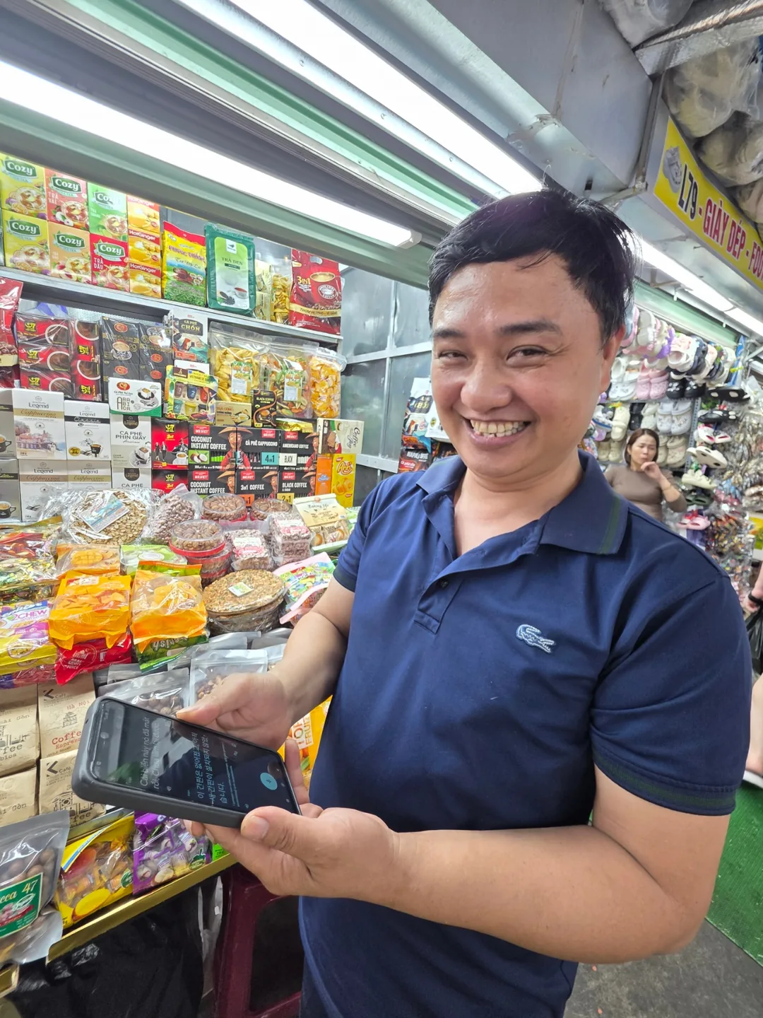 🇻🇳 Chuyến du lịch Đà Nẵng của ba mẹ con — Kkareureu ơi! Làm giúp tấm biển cho chỗ này với ạ~~