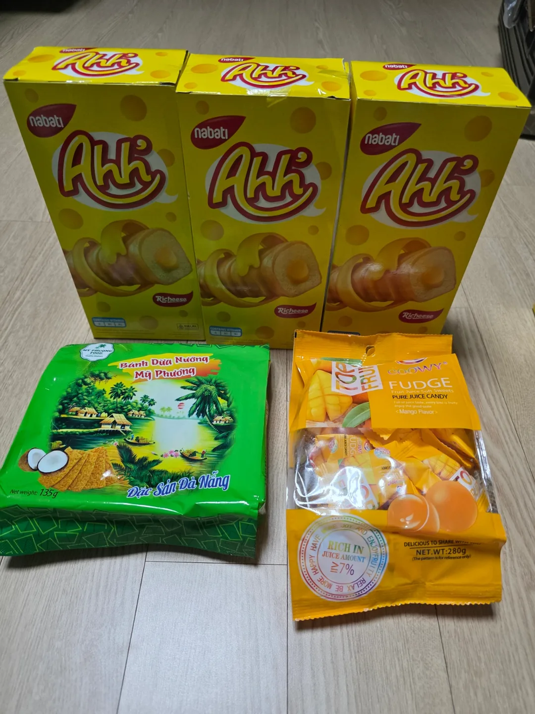 🇻🇳 Chuyến du lịch Đà Nẵng của mẹ và hai con gái_Ảnh nhóm mua sắm không hề nhỏ #1_Trong ăn, mặc, ở thì là ăn!!!
