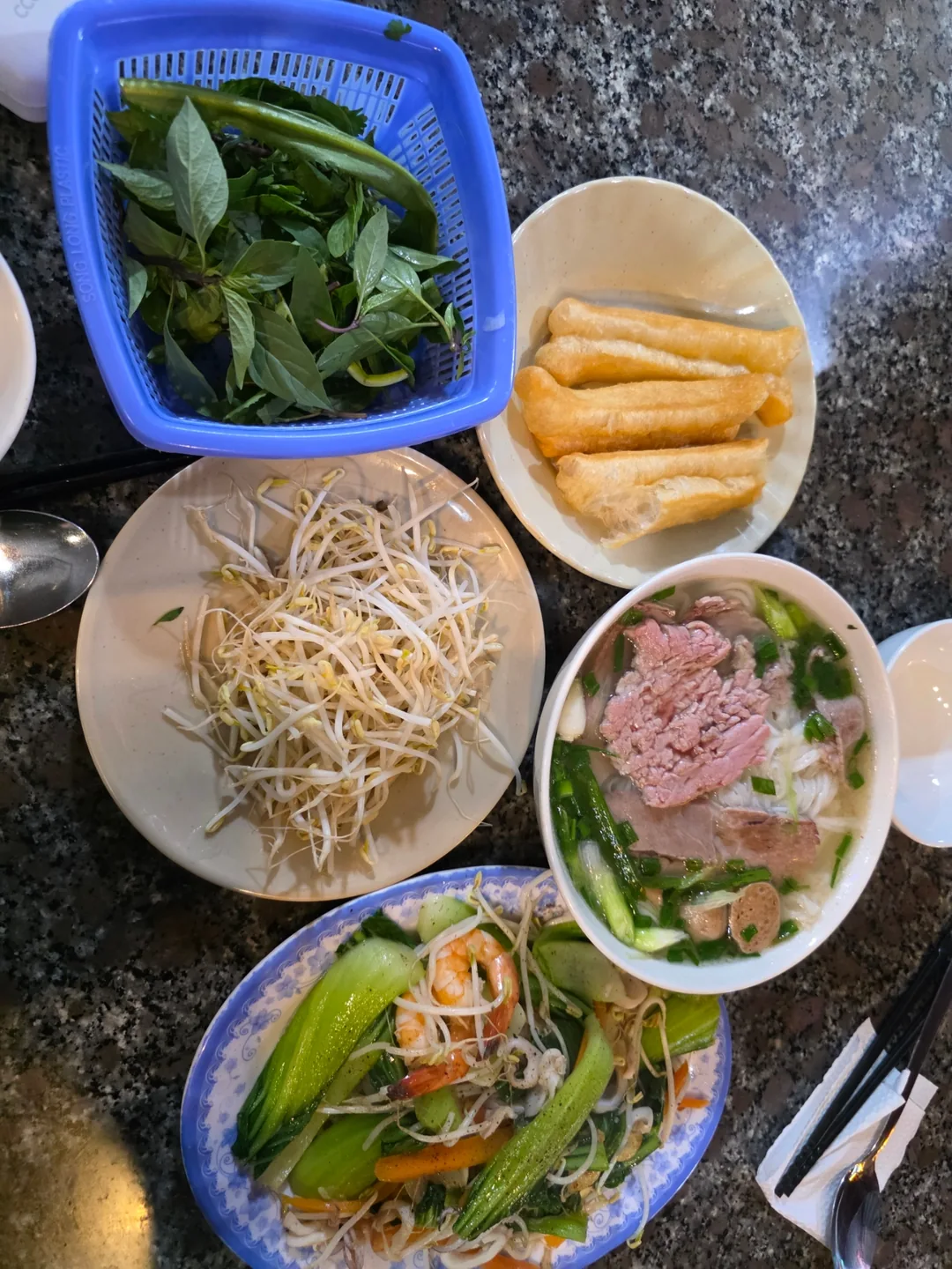 🇻🇳 Chuyến du lịch Đà Nẵng của ba mẹ con_ Đến vào ban đêm! Đi ăn phở thôi nào, Go Go~