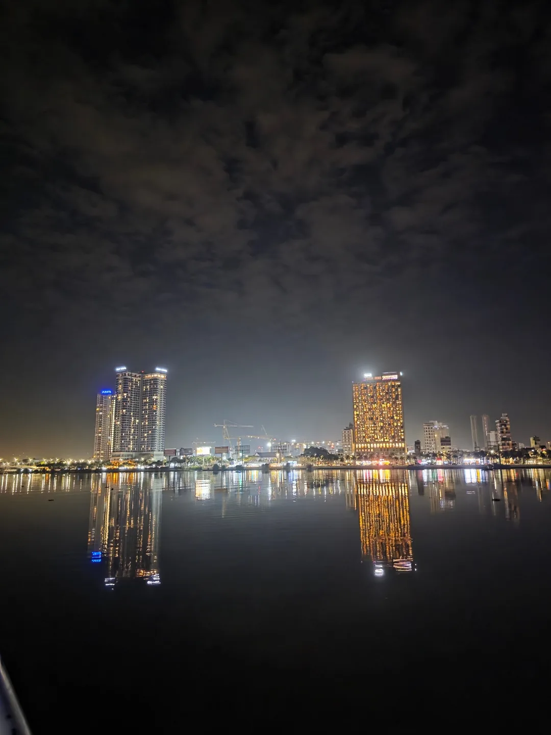 🇻🇳 Chuyến du lịch Đà Nẵng của ba mẹ con_ Đêm tiếc nuối không nỡ ngủ, dạo bộ đêm bên sông Hàn