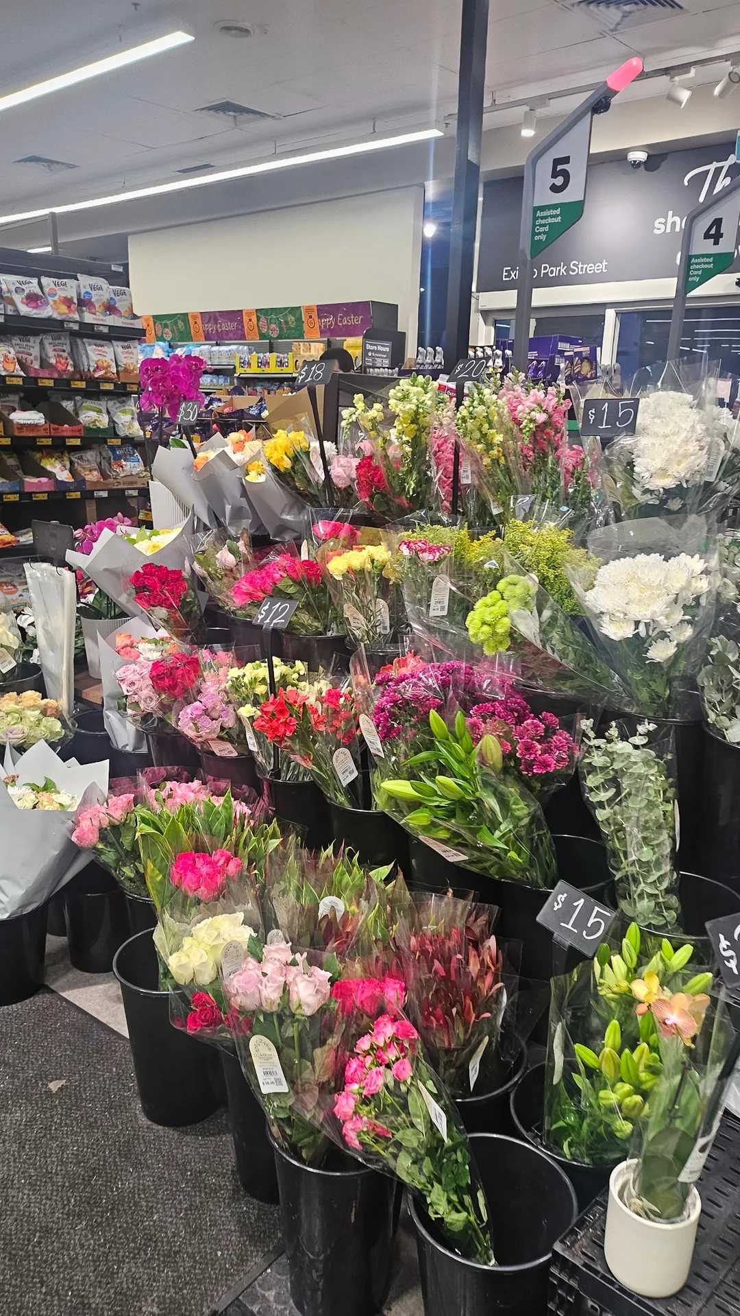 Ngày đầu tiên ở Sydney đi mua sắm ở siêu thị_ Woolworths chi nhánh Town Hall