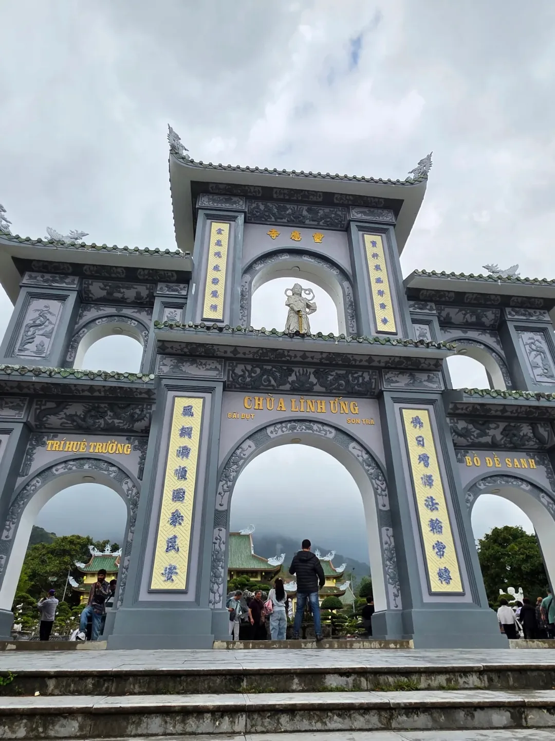 🇻🇳Chuyến du lịch Đà Nẵng của ba mẹ con_ Chùa Linh Ứng trong cơn mưa