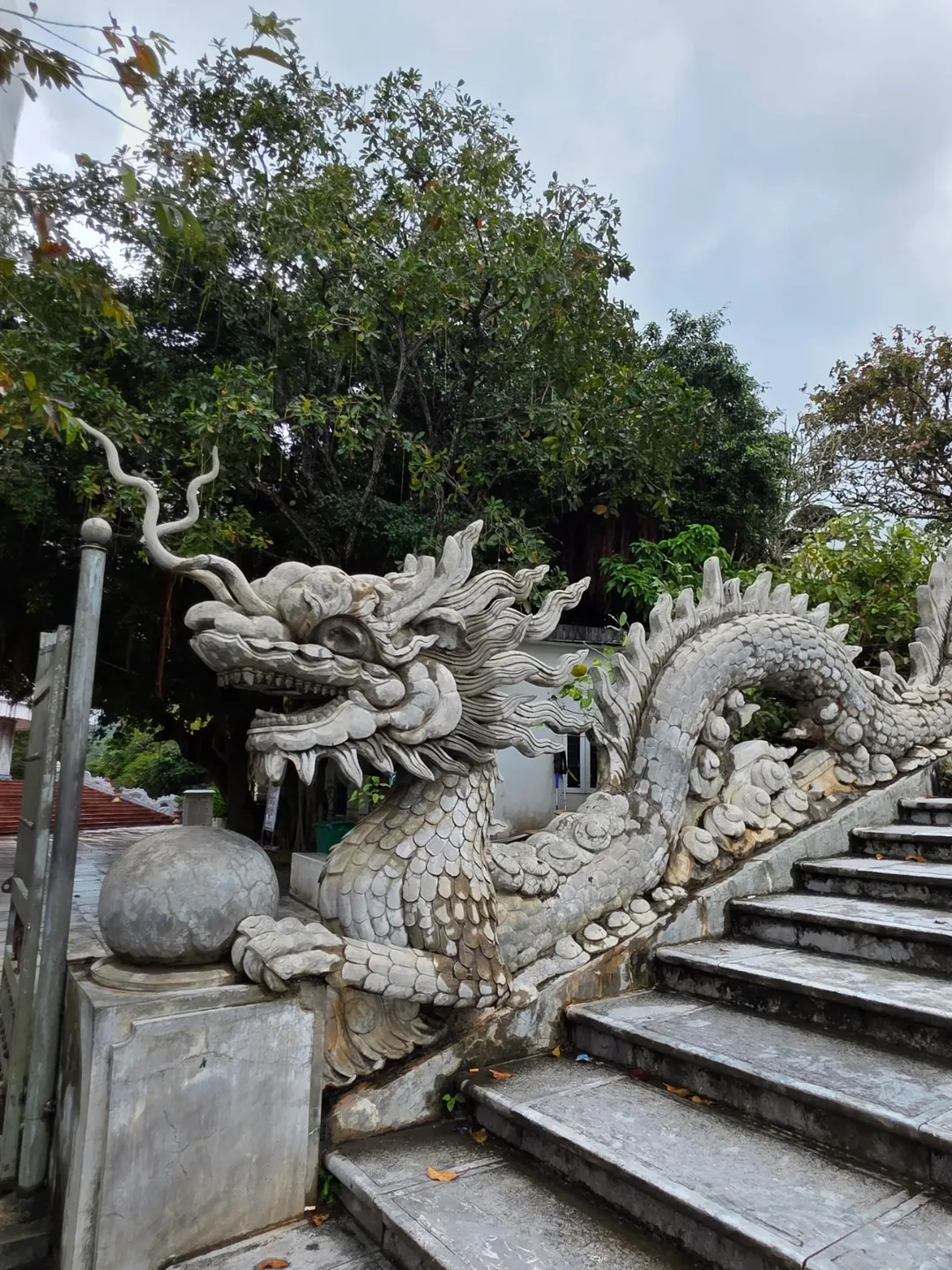 🇻🇳Chuyến du lịch Đà Nẵng của ba mẹ con_ Chùa Linh Ứng trong cơn mưa