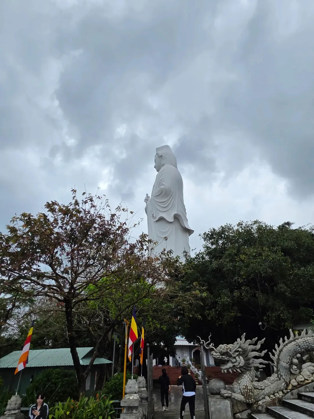 🇻🇳Chuyến du lịch Đà Nẵng của ba mẹ con_ Chùa Linh Ứng trong cơn mưa