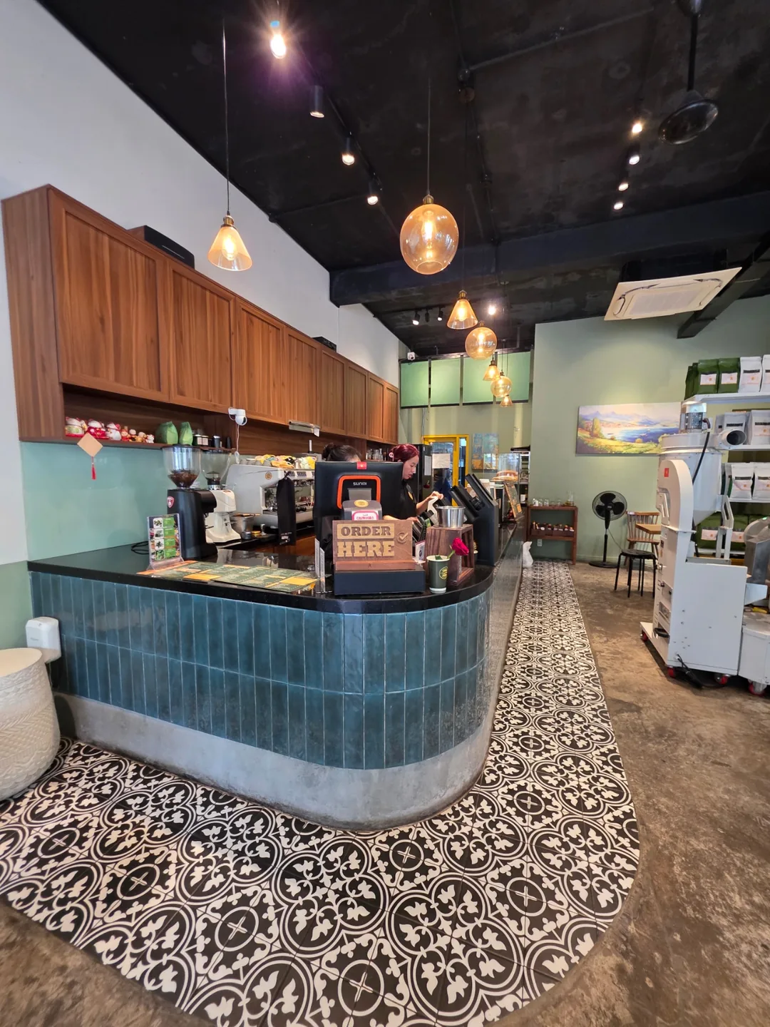 🇻🇳 Chuyến du lịch Đà Nẵng của ba mẹ con_ Quán bánh mì sạch sẽ Ùmm Banh Mi (Ùmm Banh Mi & Cafe - Chau Thi Vinh Te)