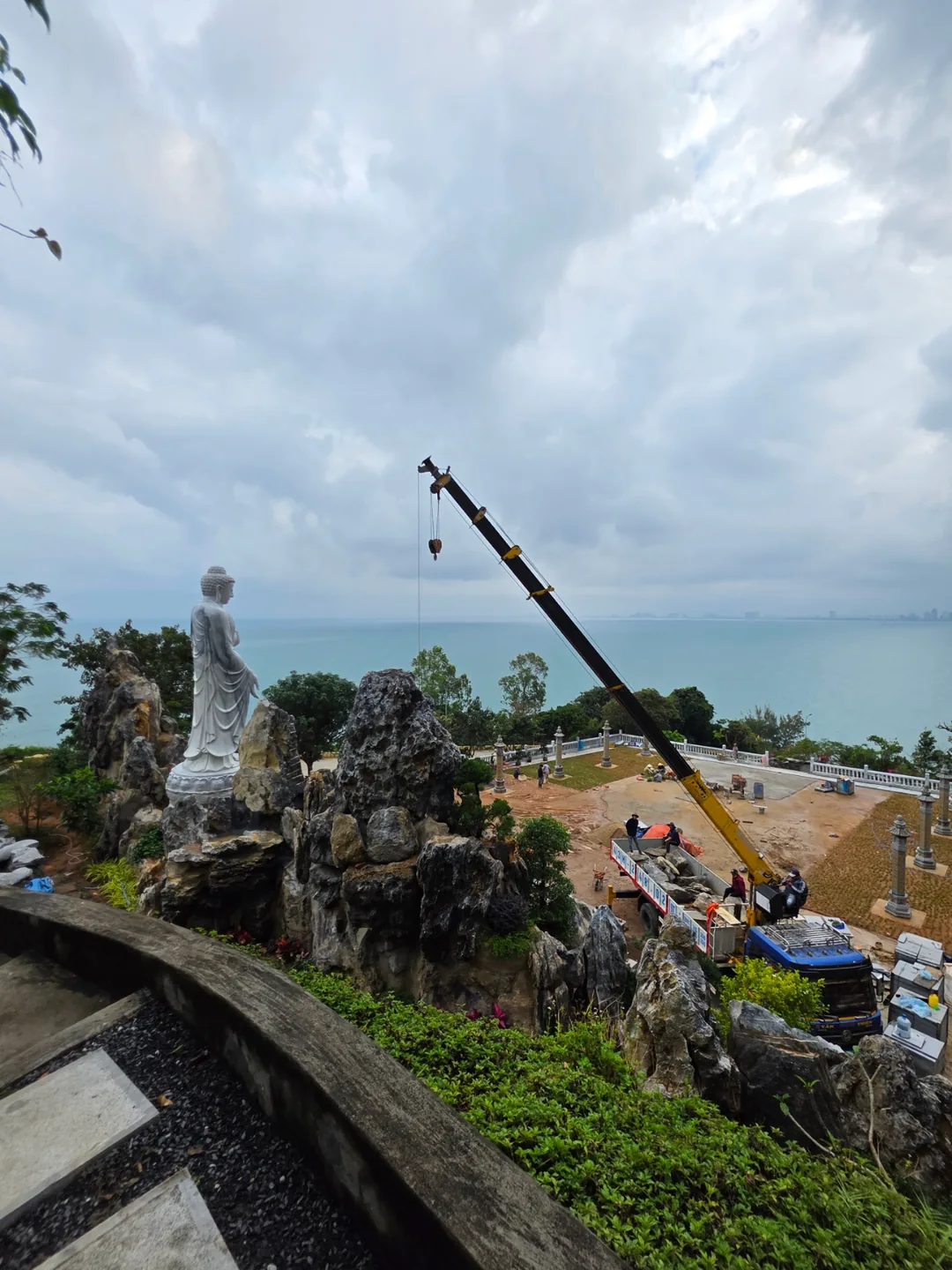 🇻🇳 Chuyến du lịch Đà Nẵng của mẹ và hai con gái_Chùa Yeongheungsa đang trong quá trình thi công