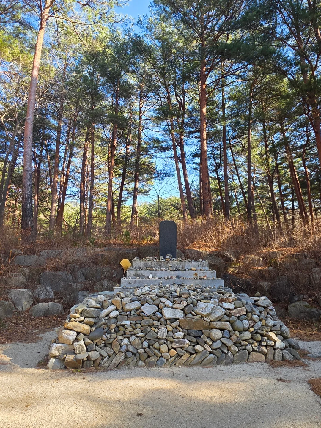 🇰🇷 Con đường tháp đá Mojeong ở núi Nochu, Gangneung!! Đừng chỉ đi biển thôi, nhất định phải ghé qua đây nữa nhé!