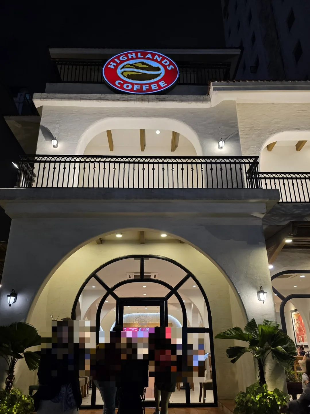 🇻🇳Chuyến du lịch Đà Nẵng của ba mẹ con_ Highlands Coffee (Highlands Coffee 517 Trần Hưng Đạo)..Sao trà sữa ngọt vậy trời!!!..😭(thanh toán bằng GLN)