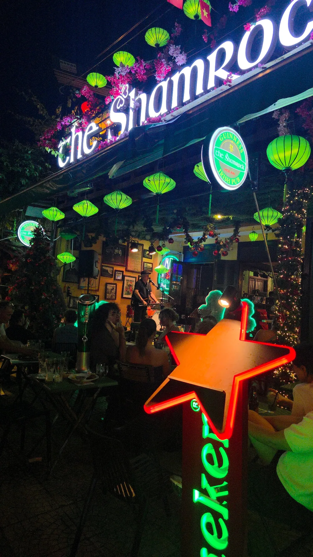🇻🇳Chuyến du lịch Đà Nẵng của mẹ và các con gái_ Quán pub Ireland Shamrock🎤🎸Như là lần cuối~ Mama, như là lần cuối~🎵🎶