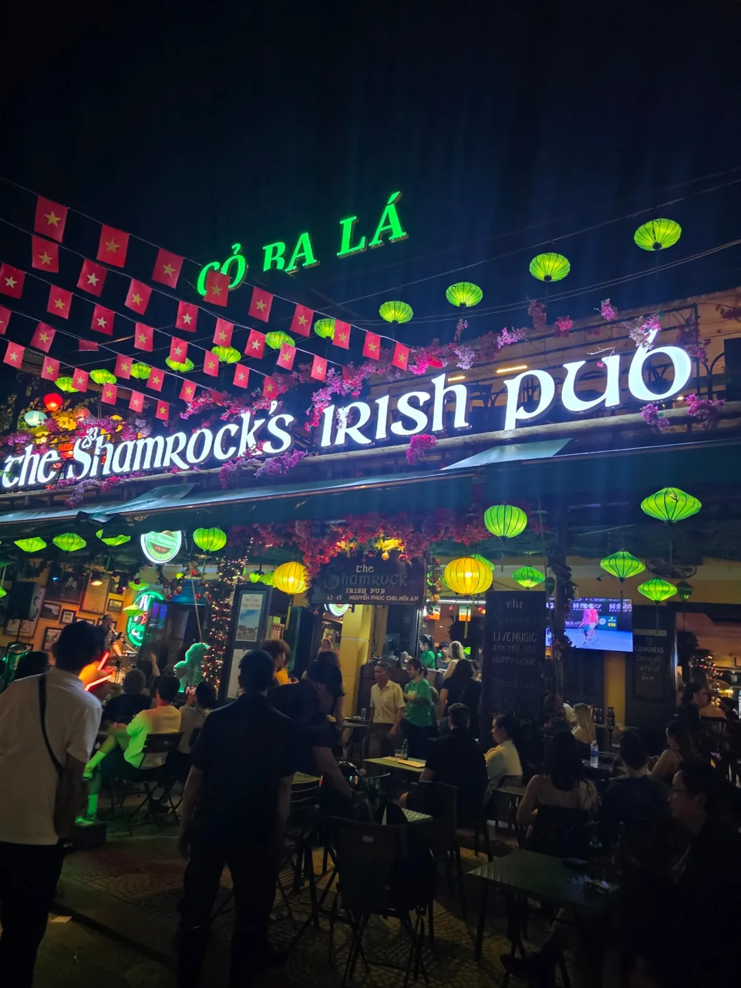 🇻🇳Chuyến du lịch Đà Nẵng của mẹ và các con gái_ Quán pub Ireland Shamrock🎤🎸Như là lần cuối~ Mama, như là lần cuối~🎵🎶
