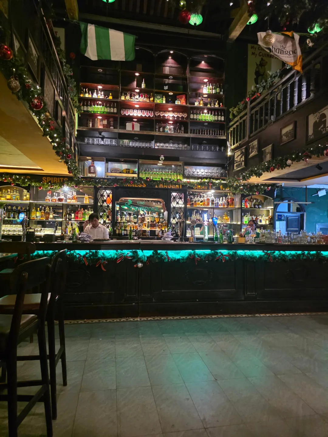 🇻🇳Chuyến du lịch Đà Nẵng của mẹ và các con gái_ Quán pub Ireland Shamrock🎤🎸Như là lần cuối~ Mama, như là lần cuối~🎵🎶
