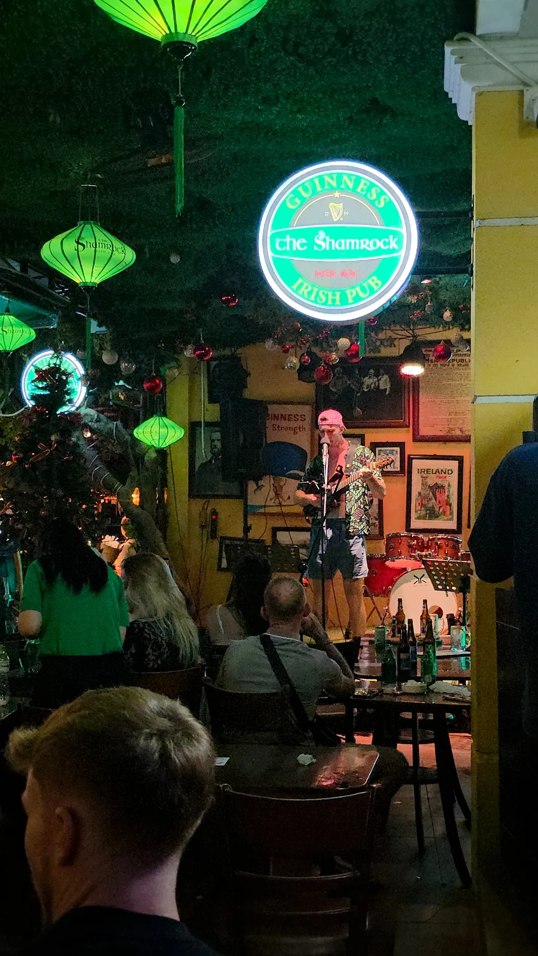 🇻🇳Chuyến du lịch Đà Nẵng của mẹ và các con gái_ Quán pub Ireland Shamrock🎤🎸Như là lần cuối~ Mama, như là lần cuối~🎵🎶