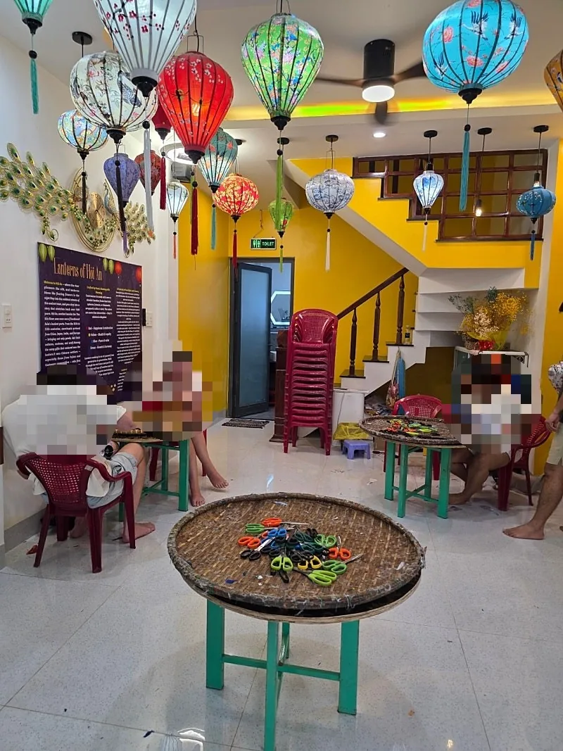 🇻🇳Chuyến du lịch Đà Nẵng của ba mẹ con_ Hãy tự tay làm chiếc đèn lồng của riêng mình và lưu giữ những kỷ niệm nhé