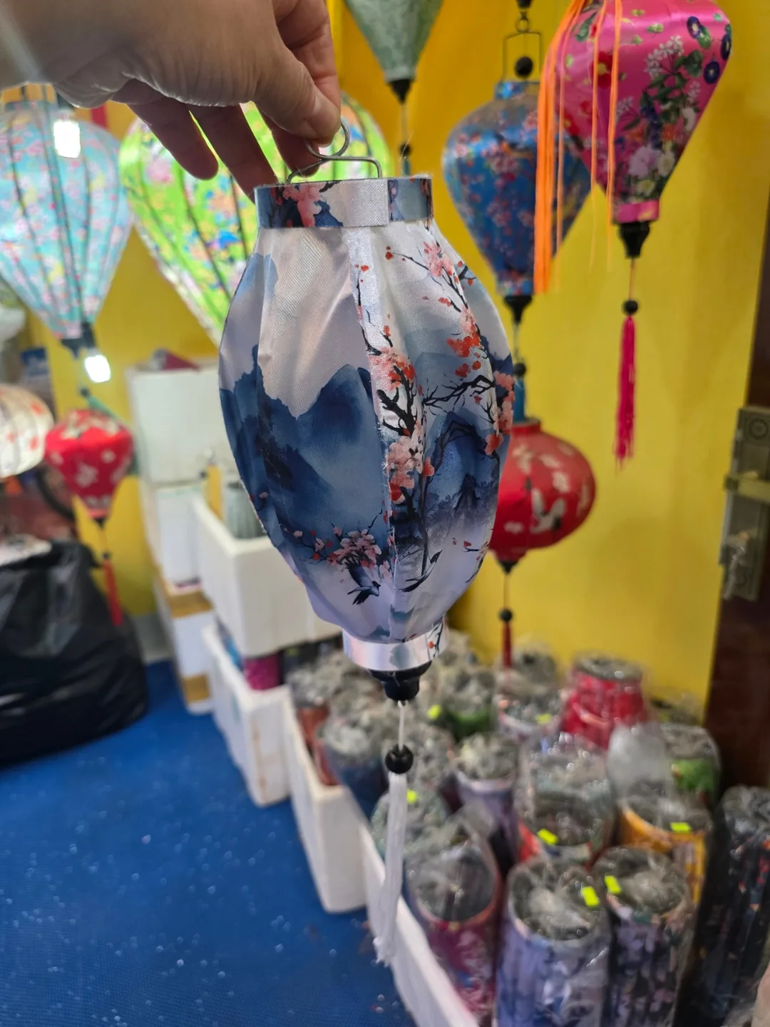 🇻🇳Chuyến du lịch Đà Nẵng của ba mẹ con_ Hãy tự tay làm chiếc đèn lồng của riêng mình và lưu giữ những kỷ niệm nhé