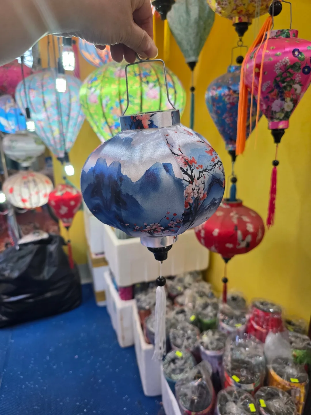 🇻🇳Chuyến du lịch Đà Nẵng của ba mẹ con_ Hãy tự tay làm chiếc đèn lồng của riêng mình và lưu giữ những kỷ niệm nhé