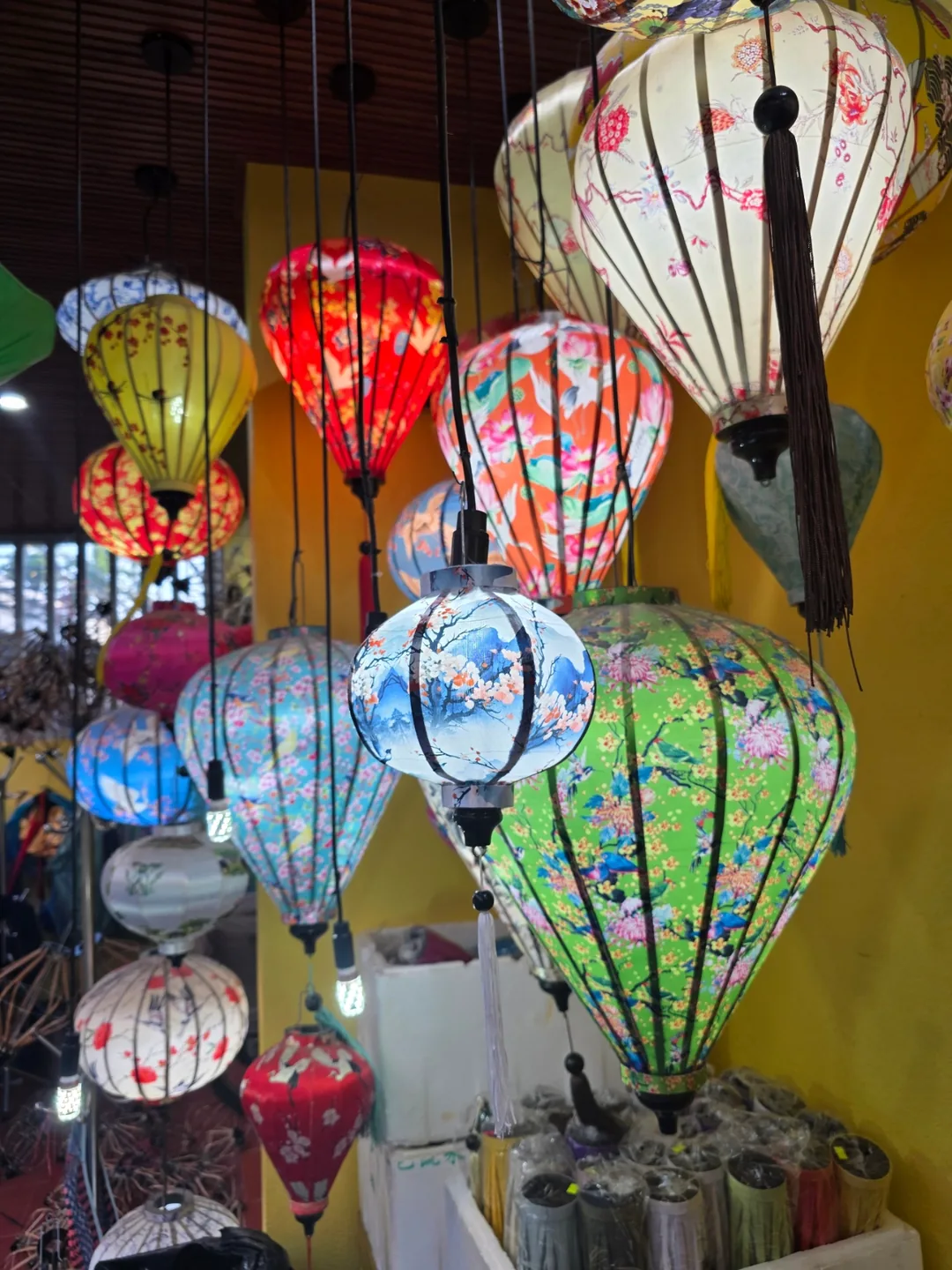 🇻🇳Chuyến du lịch Đà Nẵng của ba mẹ con_ Hãy tự tay làm chiếc đèn lồng của riêng mình và lưu giữ những kỷ niệm nhé