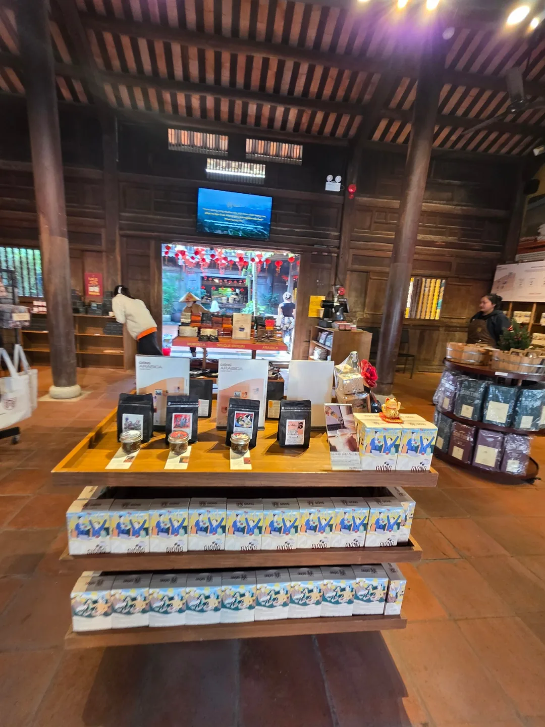 🇻🇳 Chuyến du lịch Đà Nẵng của ba mẹ con _ Quán cà phê ngon ở Hội An Gióng Cafe~ Chắc chắn sẽ quay lại 100%!