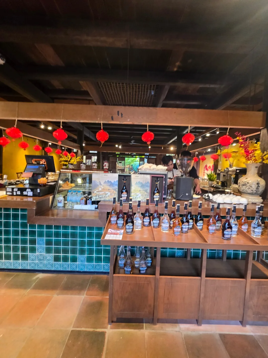 🇻🇳 Chuyến du lịch Đà Nẵng của ba mẹ con _ Quán cà phê ngon ở Hội An Gióng Cafe~ Chắc chắn sẽ quay lại 100%!