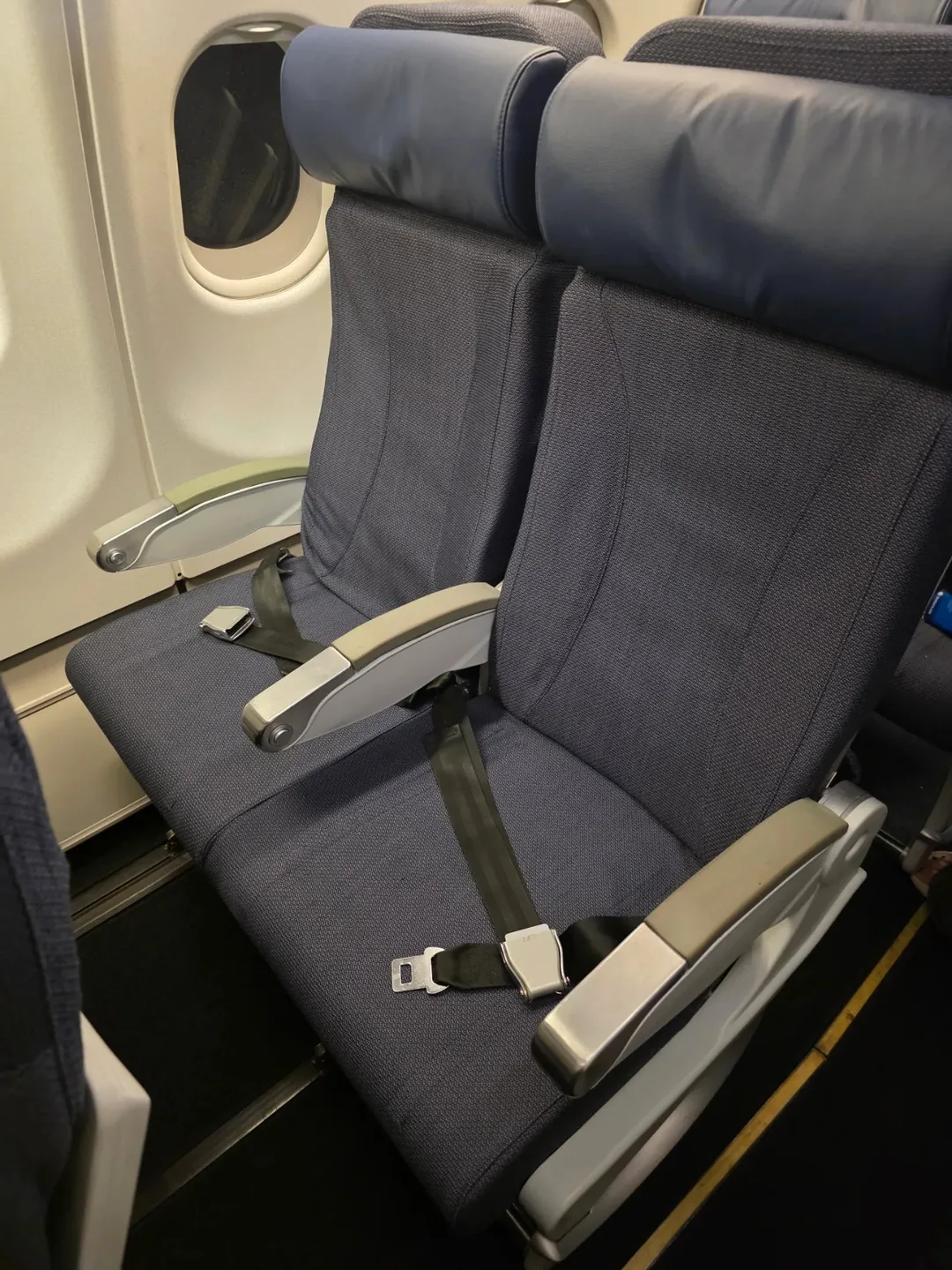 🇻🇳Chuyến du lịch Đà Nẵng của ba mẹ con_ Về nước) Bài đánh giá chuyến bay hãng Paranta Airlines (hạng phổ thông)