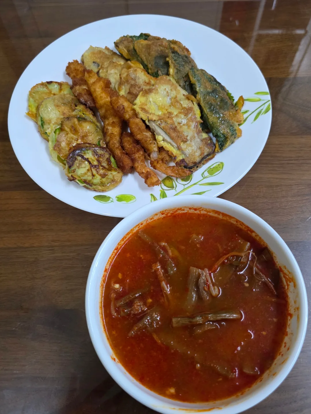 🧧Bữa trưa là đồ ăn Tết hâm lại & món yukgaejang cay nồng