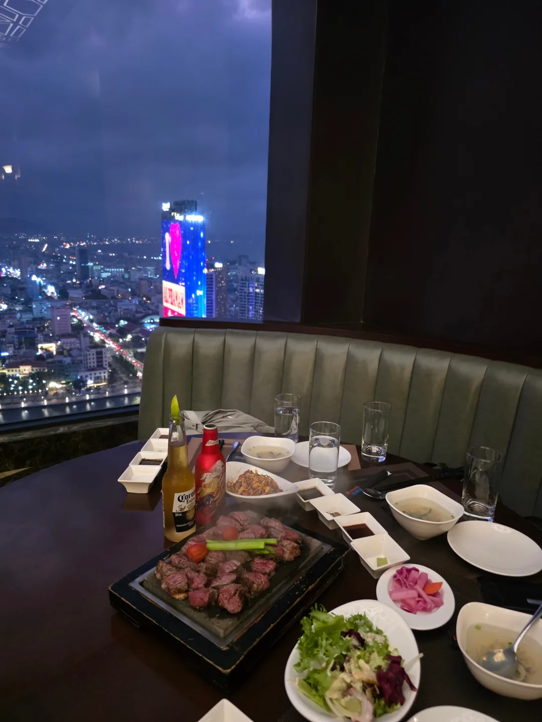 Chuyến du lịch Đà Nẵng của ba mẹ con 🇻🇳 Ngày đặc biệt thì phải có bít tết 🥩