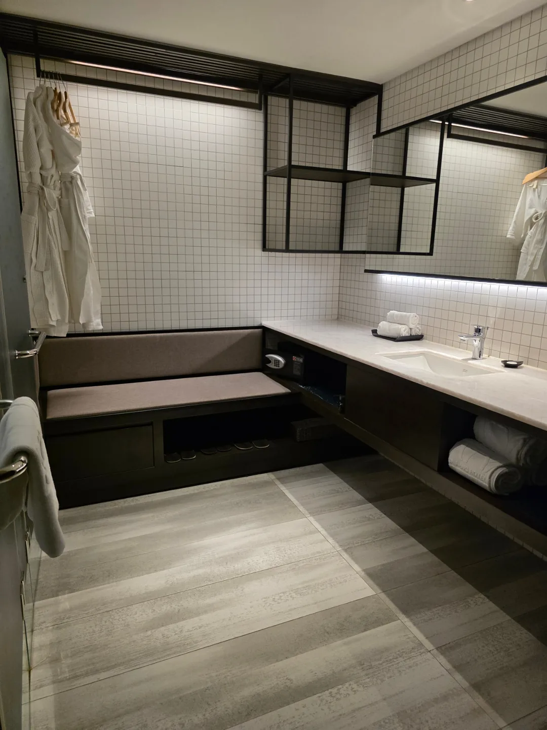🇻🇳Chuyến du lịch Đà Nẵng của ba mẹ con ba thế hệ_ Khách sạn Satya 🏨 Review chi tiết tình trạng phòng Suite view nhà thờ!!