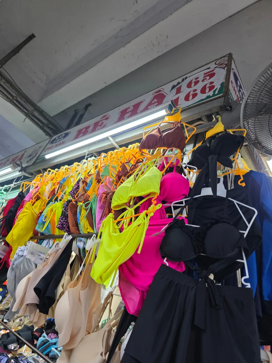 🇻🇳 Chuyến du lịch Đà Nẵng của ba mẹ con_Flex đồ lót tại sạp số 165 chợ Hàn