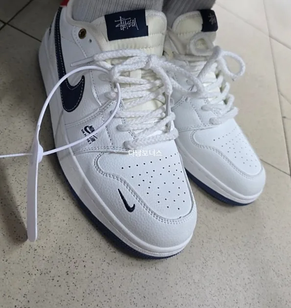 🇻🇳 Chuyến du lịch Đà Nẵng của ba mẹ con_ Mua sắm tại sạp số 289 chợ Hàn, giày Nike hợp tác Stussy (thanh toán bằng GLN)