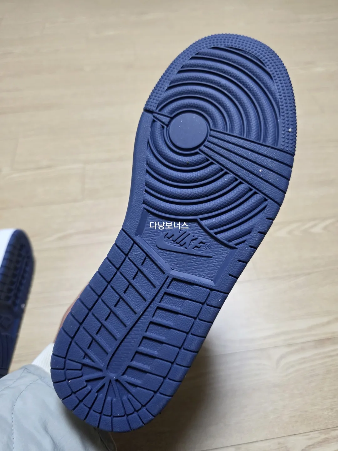 🇻🇳 Chuyến du lịch Đà Nẵng của ba mẹ con_ Mua sắm tại sạp số 289 chợ Hàn, giày Nike hợp tác Stussy (thanh toán bằng GLN)