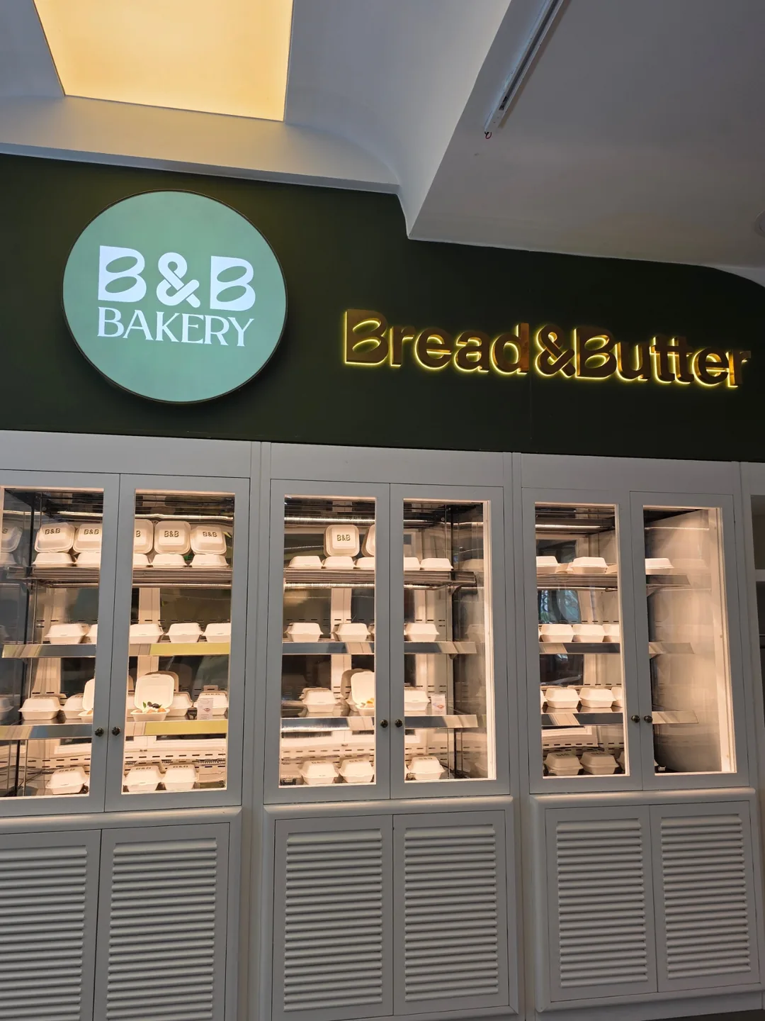 🇻🇳 Chuyến du lịch Đà Nẵng của mẹ và các con gái_ Tiệm bánh Bread & Butter! Mua bánh sinh nhật ở đây nè~ (thanh toán GLN)