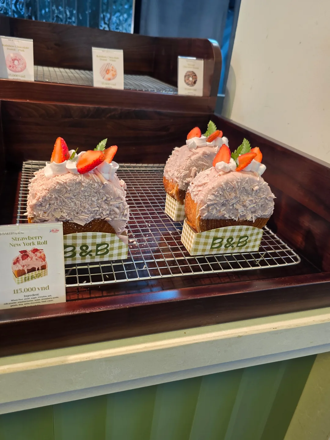 🇻🇳 Chuyến du lịch Đà Nẵng của mẹ và các con gái_ Tiệm bánh Bread & Butter! Mua bánh sinh nhật ở đây nè~ (thanh toán GLN)