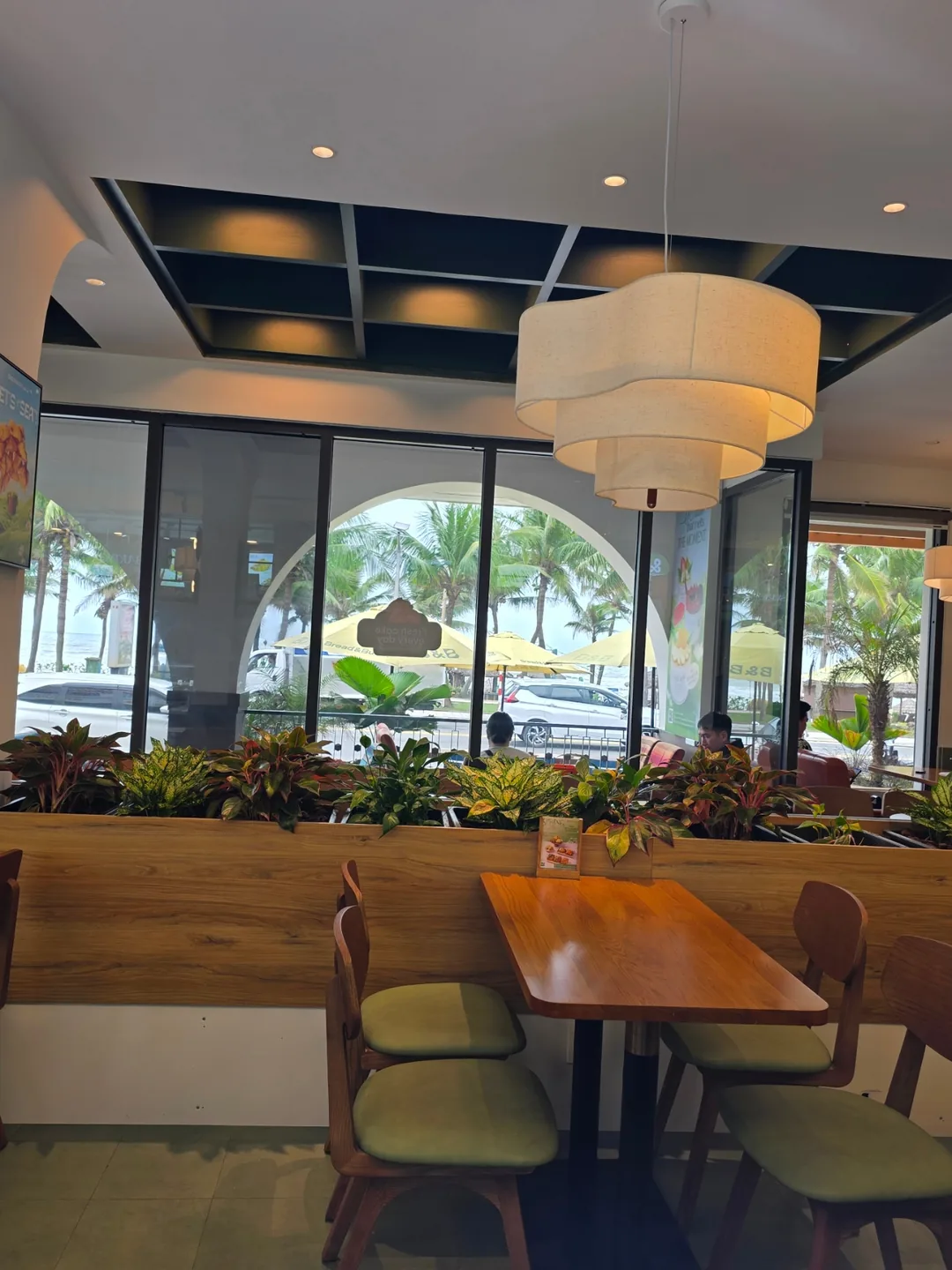 🇻🇳 Chuyến du lịch Đà Nẵng của mẹ và các con gái_ Tiệm bánh Bread & Butter! Mua bánh sinh nhật ở đây nè~ (thanh toán GLN)