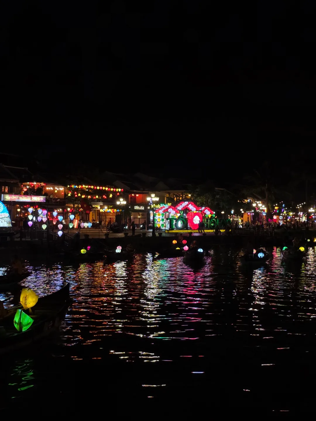 🇻🇳 Chuyến du lịch Đà Nẵng của ba mẹ con_ Thật lòng mà nói, cảnh đêm Hội An chẳng phải là chơi ăn gian sao?
