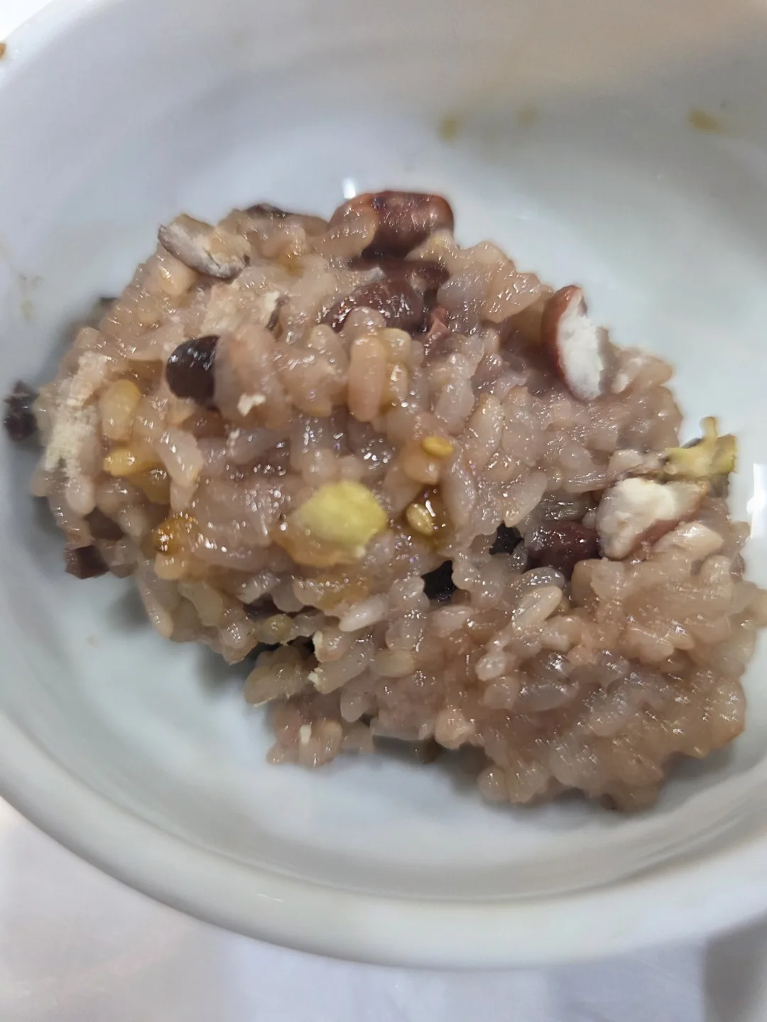 Bureom (các loại hạt cứng cắn vỡ bằng răng) trong ngày Jeongwol Daeboreum, đêm trăng tròn đầu tiên của năm mới âm lịch