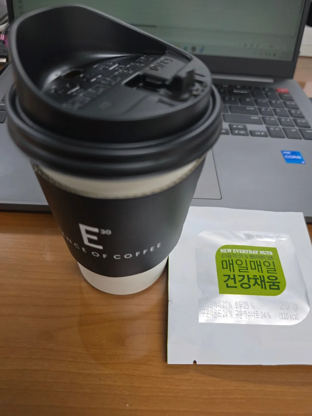 Cà phê buổi sáng ☕️ & hạt Bureom ngày Daeboreum 🥜