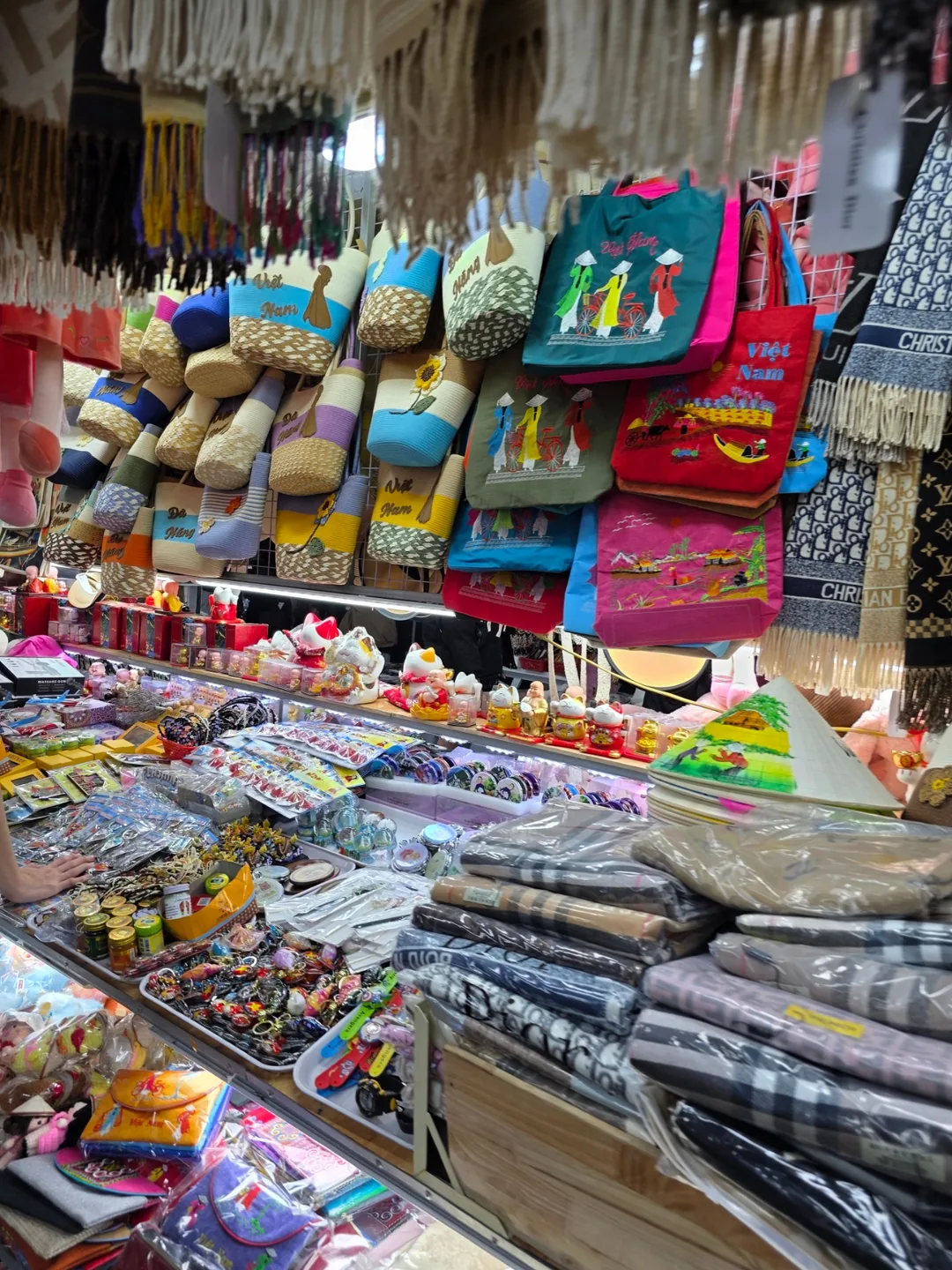 🇻🇳 Chuyến du lịch Đà Nẵng của ba mẹ con_ Chợ Sơn Trà đã dời chỗ! Trông sạch sẽ hẳn ra