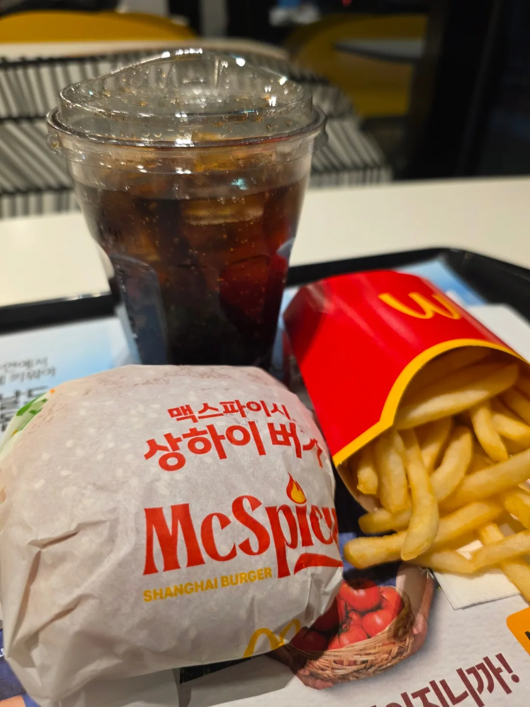 Không phải ngày nào, mà tối thứ Sáu là phải McDonald's!!