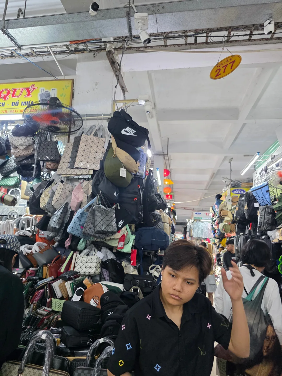🇻🇳Chuyến du lịch Đà Nẵng của ba mẹ con_ Muốn mua vali ở chợ Hàn thì đến quầy số 277!