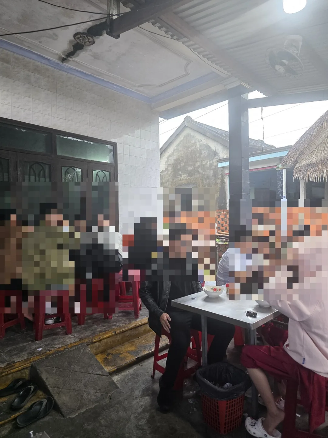 🇻🇳Chuyến du lịch Đà Nẵng của ba mẹ con (ba thế hệ phụ nữ)_ Ngày mưa thế này, mời bạn một tô cháo sò nóng hổi ở bãi biển An Bàng thì sao nhỉ