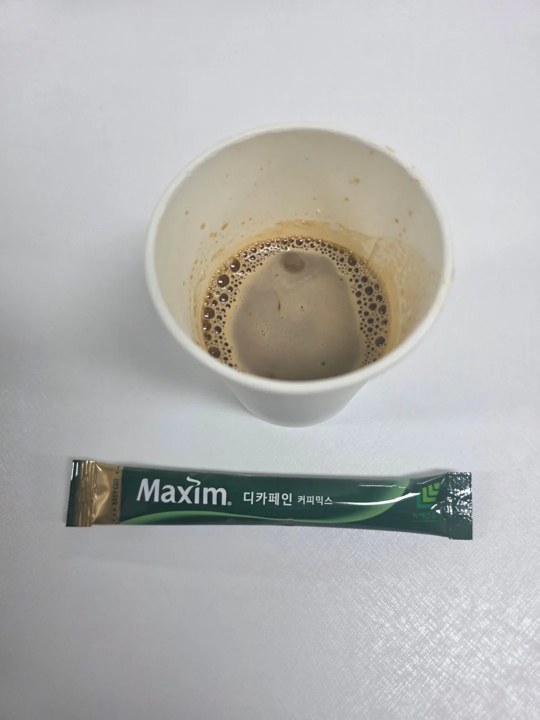 Một tách cà phê 10 phút trước khi tan làm
